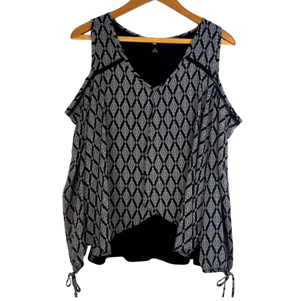 IZ Byer Geometric Print Cut Out Shoulder Long Sleeve Boho Blouse Size XL Maximal